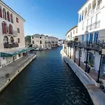 L'escapade Du Port Apartment